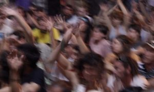 fans-g62b91e1c8_1920-2-300x180